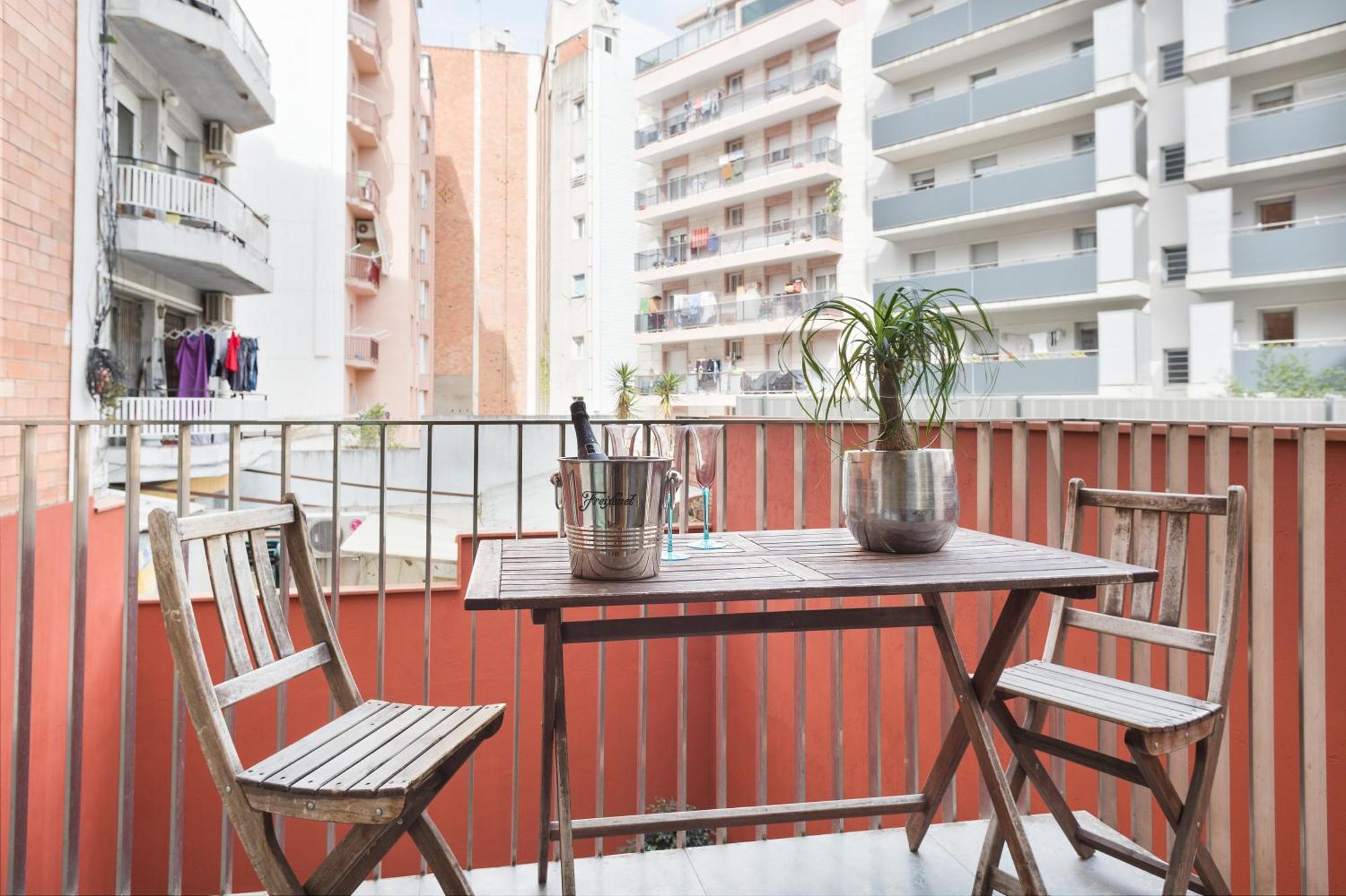 My Space Emirates - Fully Equipped Apartments Near The Beach With Shared Pool バルセロナ エクステリア 写真