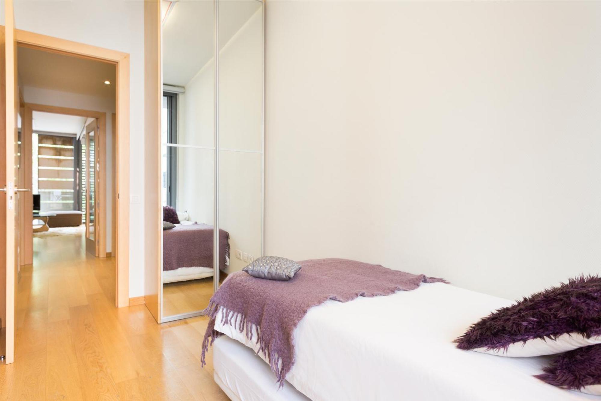 My Space Emirates - Fully Equipped Apartments Near The Beach With Shared Pool バルセロナ エクステリア 写真