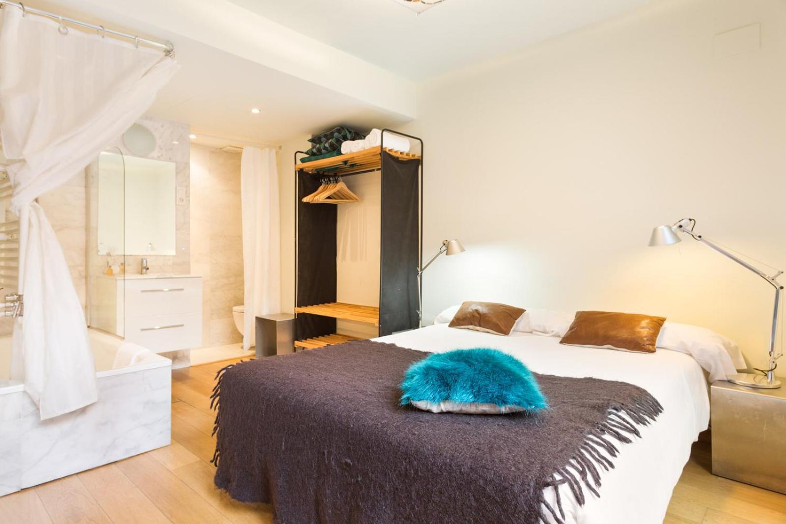 My Space Emirates - Fully Equipped Apartments Near The Beach With Shared Pool バルセロナ エクステリア 写真