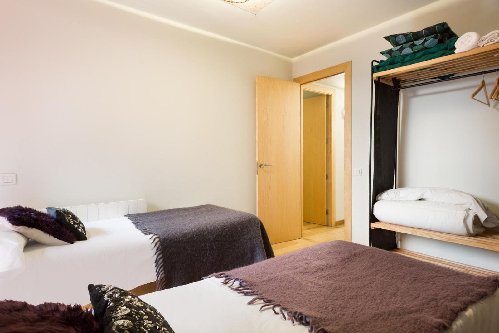 My Space Emirates - Fully Equipped Apartments Near The Beach With Shared Pool バルセロナ エクステリア 写真