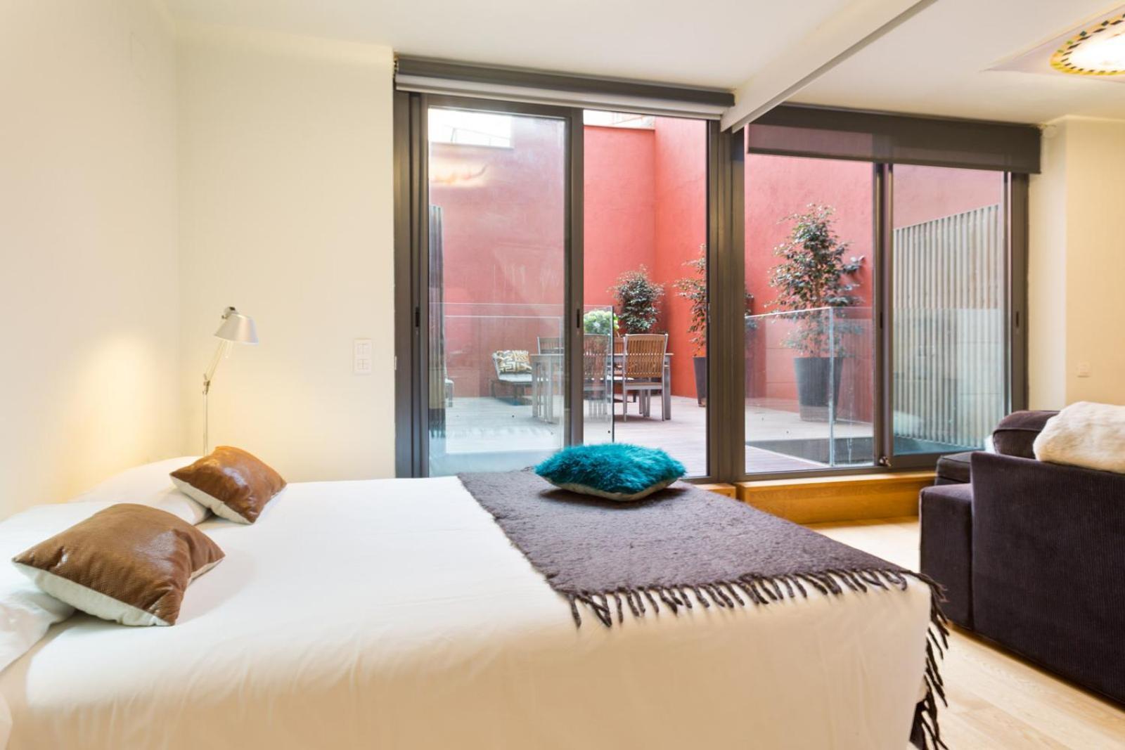 My Space Emirates - Fully Equipped Apartments Near The Beach With Shared Pool バルセロナ エクステリア 写真