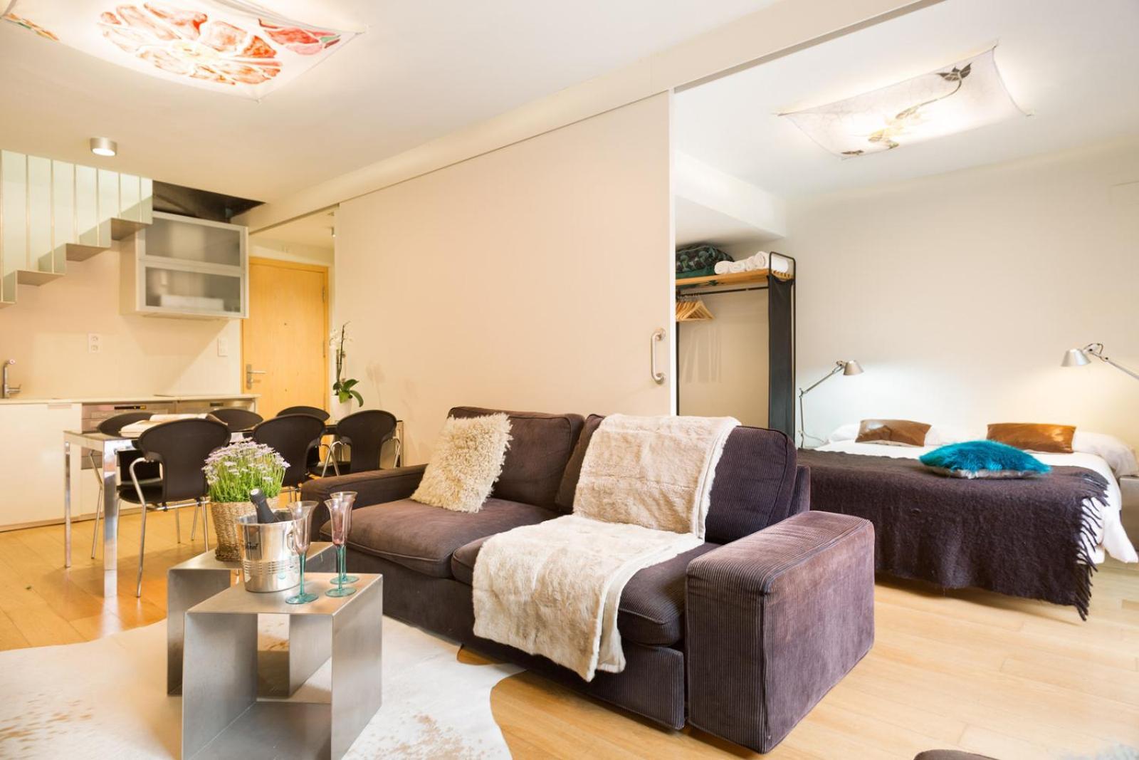 My Space Emirates - Fully Equipped Apartments Near The Beach With Shared Pool バルセロナ エクステリア 写真